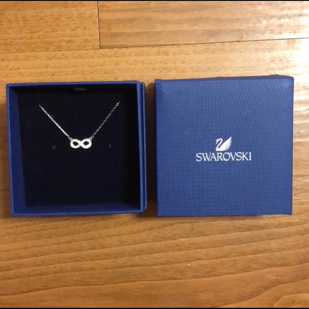 🌸NEW🌸 Swarovski infinity necklace